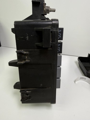 2013-2014 Chevrolet Traverse GMC Acadia Engine Fuse Box OEM 22933345 - Image 4
