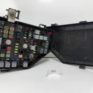 2013-2014 Chevrolet Traverse GMC Acadia Engine Fuse Box OEM 22933345