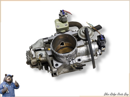 1996 - 2002 Toyota 4Runner Throttle Body OEM 22270-62050 Used OEM - Image 2