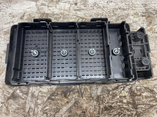 2006 Chevy Malibu Engine Fuse Box Assembly OEM - Image 2