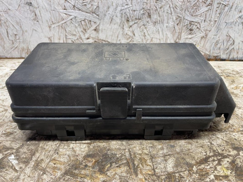 2006 Chevy Malibu Engine Fuse Box Assembly OEM - Image 3